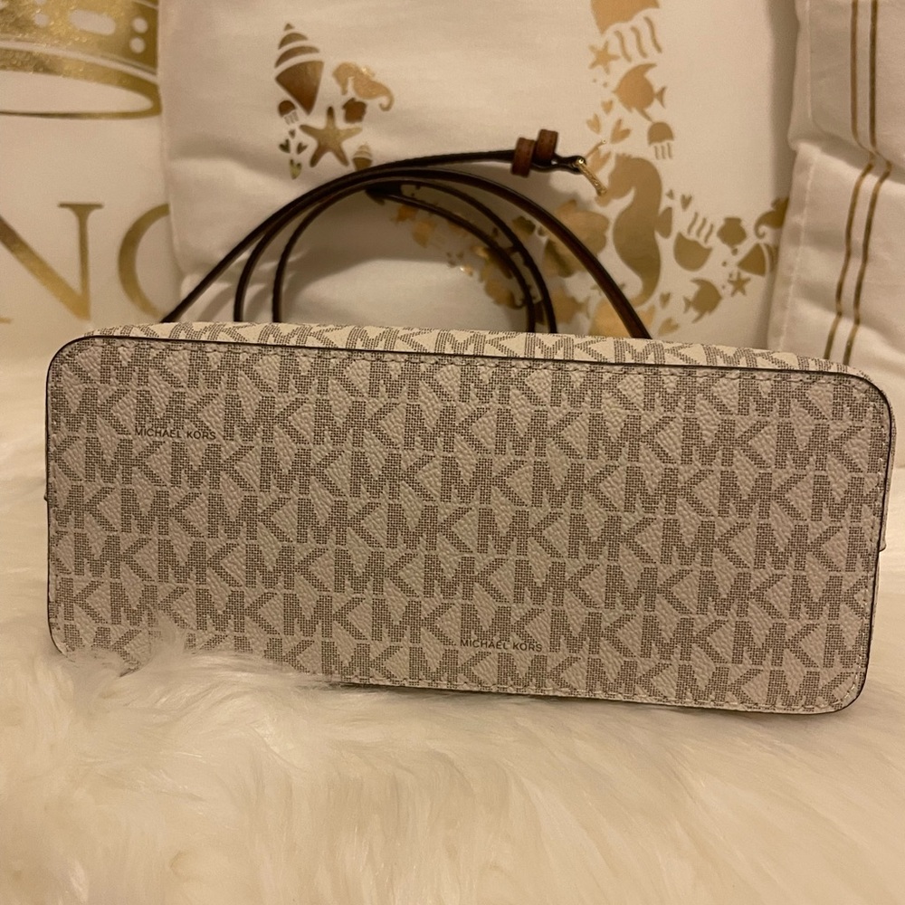 (PRICE IS FIRMED)NWT- MICHEAL KORS JET SET (Vanilla) TRAVEL CROSSBODY BAG - Picture 7 of 11